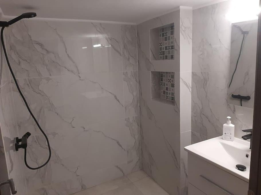 Modern Apartmen In Athina Apartment Athena Bagian luar foto